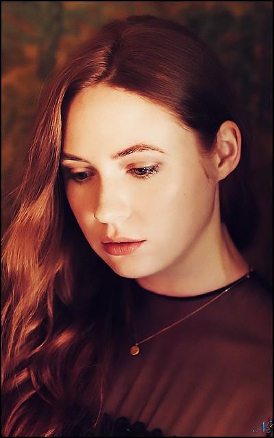 KarenGillan-640-002.jpg